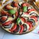 Tarta z bakłażanem, pomidorem, mozzarellą i salami Tarta z bakłażanem, pomidorem, mozzarellą i salami