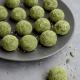 Trufle z ziaren, orzechów i herbaty matcha Trufle z ziaren, orzechów i herbaty matcha