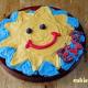 Urodzinowy tort babeczkowy Urodzinowy tort babeczkowy