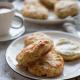 Wytrawne “bułeczki” scones z cebulką i serem Wytrawne “bułeczki” scones z cebulką i serem