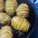 Ziemniaki Hasselback z czosnkiem i rozmarynem Ziemniaki Hasselback z czosnkiem i rozmarynem
