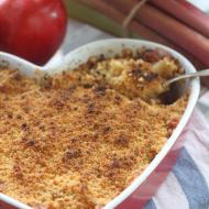 Crumble z jabłkami i rabarbarem