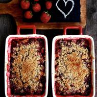 Crumble z rabarbarem i truskawkami