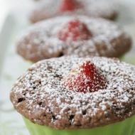 CZEKOLADOWE MUFFINY Z NUTELLĄ I TRUSKAWKAMI