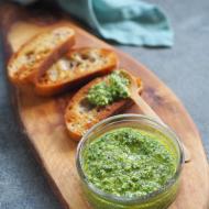‚Pesto’ z liści rzodkiewki. Zero waste cooking!