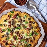 Pizza na kalafiorowym spodzie