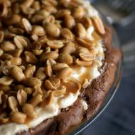 Tort brownie z kremem orzechowo-sezamkowym