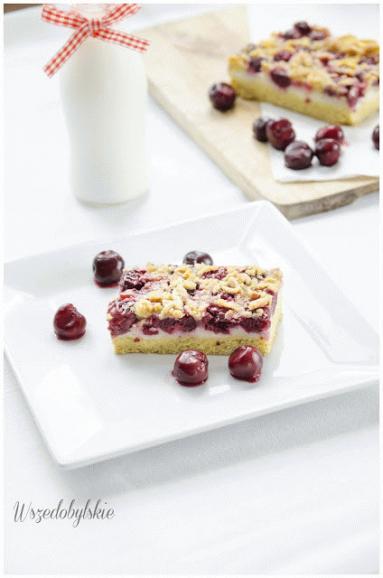 Zdjęcie - Kruche ciasto z wiśniami - Przepisy kulinarne ze zdjęciami
