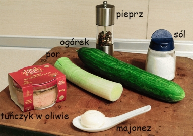 Zdjęcie: Tuńczyk w ogórku, czyli urocza, mała przystawka Zdjęcie - Tuńczyk w ogórku, czyli urocza, mała przystawka - Przepisy kulinarne ze zdjęciami