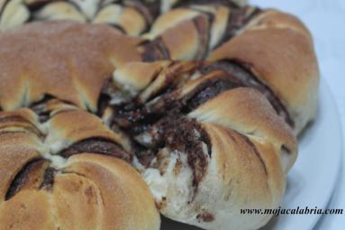 Zdjęcie: Kwiaty - drozdzowki odrywane z nutella Zdjęcie - Kwiaty - drozdzowki odrywane z nutella - Przepisy kulinarne ze zdjęciami