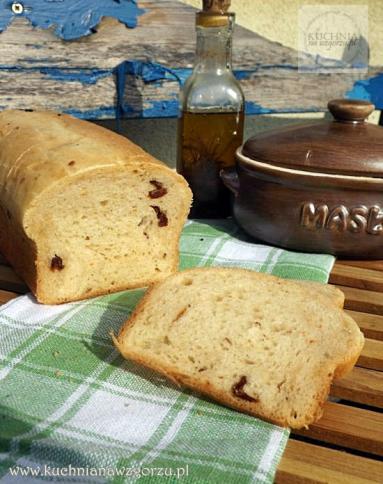 Zdjęcie: Chleb na drożdżach z suszonymi pomidorami – prosty przepis Zdjęcie - Chleb na drożdżach z suszonymi pomidorami – prosty przepis - Przepisy kulinarne ze zdjęciami